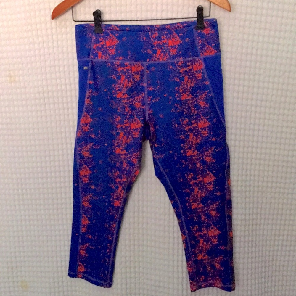 Like new yoga pants. Waist 28", length 29".